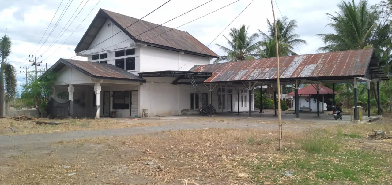 Disewakan Rumah Halaman Besar Pinggir Jalan Provinsi di Samahani Aceh Besar ; Cocok utk Kantor, Gudang Logistik, dll