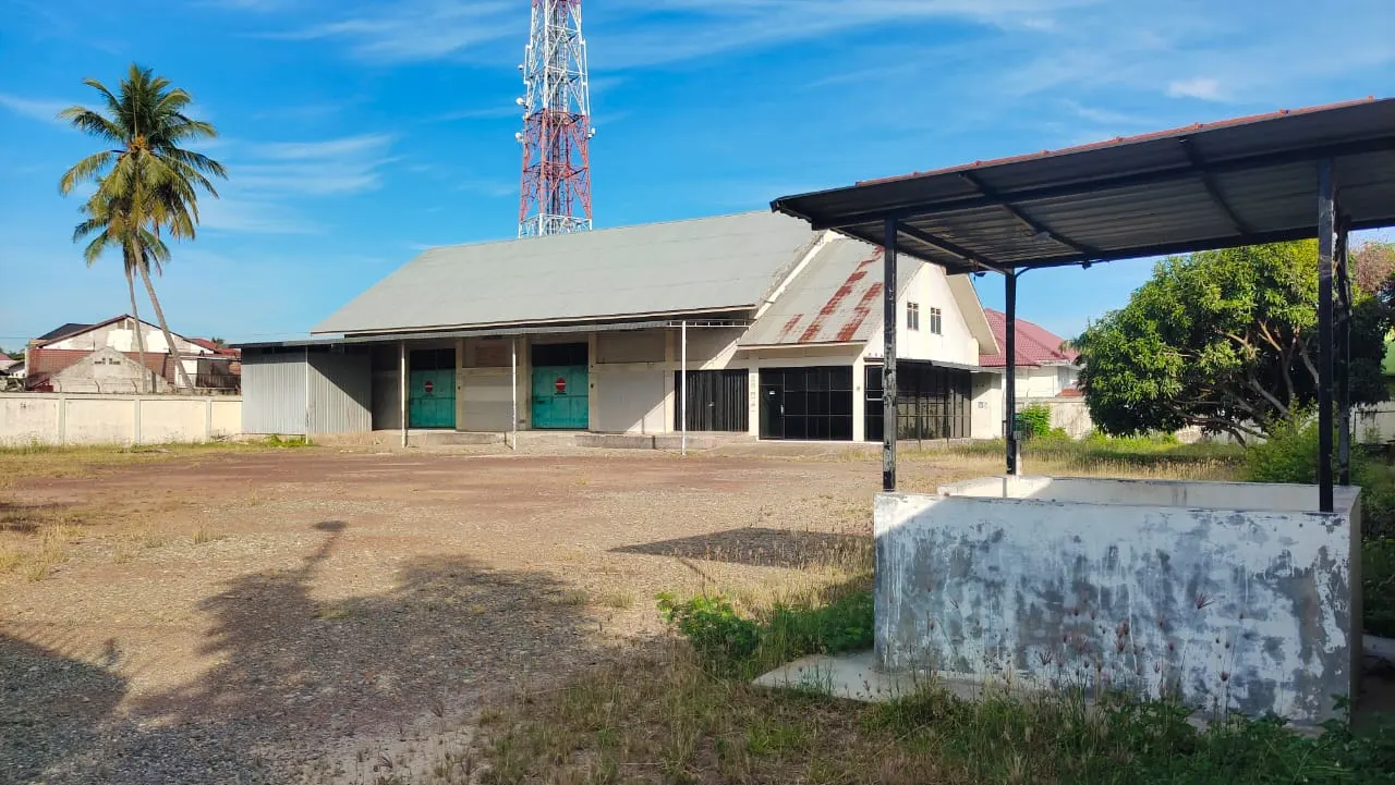 Disewakan Gudang LT/LB 4.000 m2 / 500 m2 Include Ruang Kantor + Pagar Beton Keliling di Lampeuneurut Aceh Besar