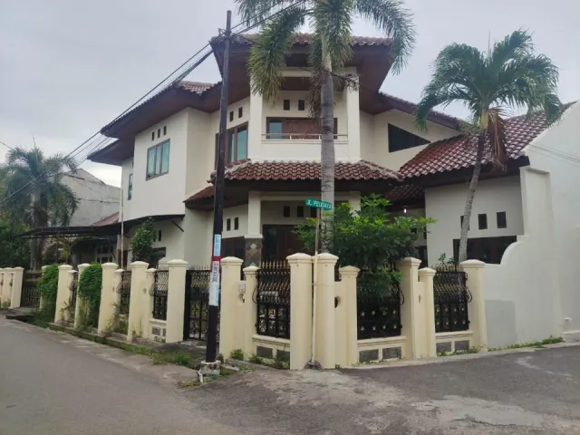 Dijual Rumah & Paviliun Cantik dekat Tower BSI Banda Aceh ; Cocok untuk Guest House / Mess