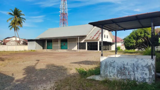 Disewakan Gudang LT/LB 4.000 m2 / 500 m2 Include Ruang Kantor + Pagar Beton Keliling di Lampeuneurut Aceh Besar