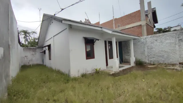 Dijual Rumah Mungil & Cantik, Halaman Cukup Luas di Keudah Banda Aceh