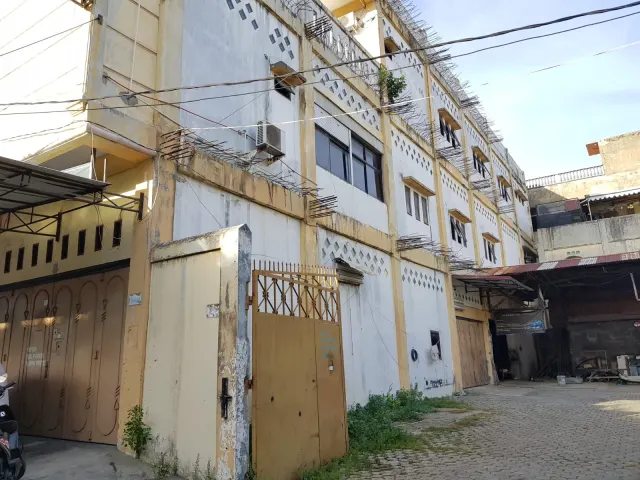 Dijual Ruko 2 Pintu 3 Setengah Lantai di Jl. Twk. Daudsyah Peunayong Banda Aceh ; Ruangan Luas, Plong & Ada Parkiran Dalam