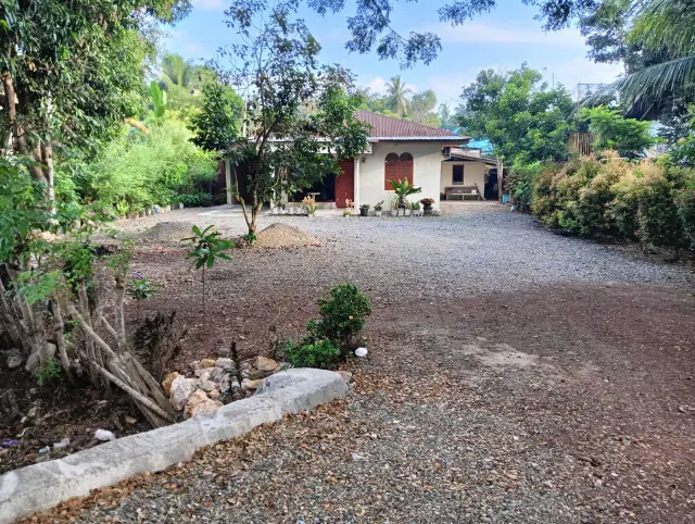 Dijual Rumah Halaman Luas Depan Jalan Banda Aceh - Medan Lamteungoh Lambaro Aceh Besar ; Harga 2 Juta / Meter