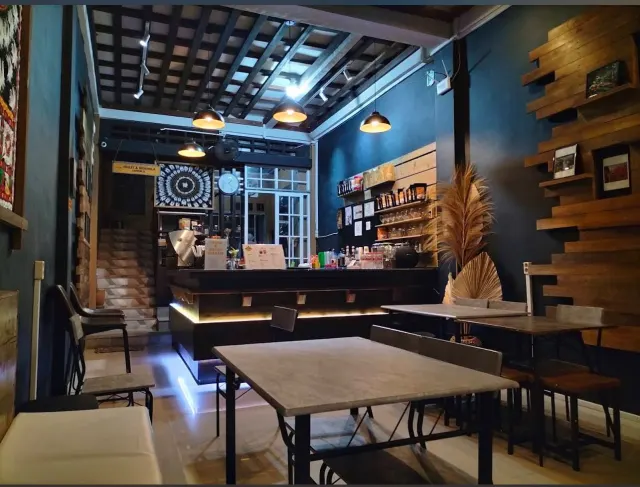 Dijual Toko Full Interior Cafe dan Tempat Kerja (Kantor) Dekat Kantor Gubernur di Lampineung Banda Aceh