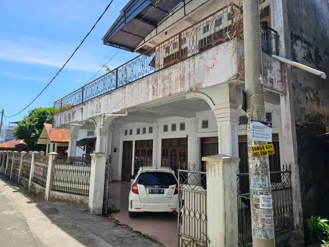 Dijual Rumah Posisi Strategis 2 Lantai, Luas 725 m2 di Darussalam Banda Aceh ; Cocok utk Bisnis Kosan dll