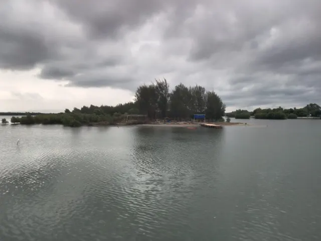 Foto A: Pemandangan dari daratan